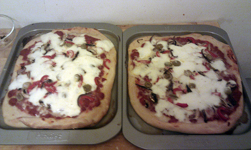 Cooked pizza